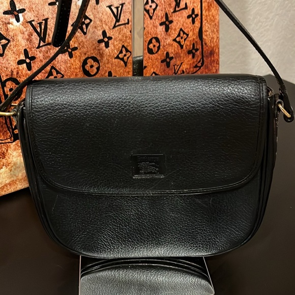 Burberry’s Vintage Leather Shoulder Bag - Picture 2 of 6